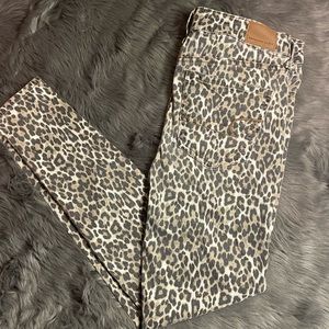 American Eagle Leopard Next Level Stretch jeans, Size 6